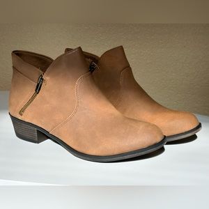 NWT American Rag zip up boots size 10